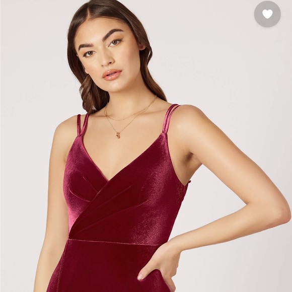 AZAZIE HAPA VELVET DRESS in burgundy. This dress feels so nice and is beautiful - Picture 4 of 6